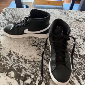 Nike Black and White Women's Sneakers
